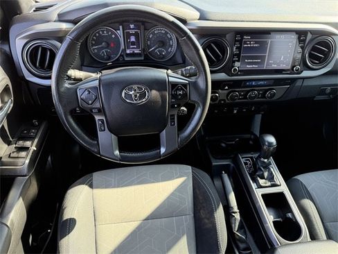 Used 2022 Toyota Tacoma TRD Off-Road image 12