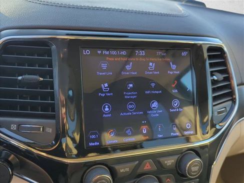 Used 2020 Jeep Grand Cherokee Overland AWD/4WD image 17