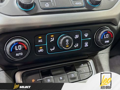 Used 2023 GMC Acadia SLT FWD image 18