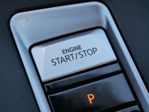 Certified 2025 Volkswagen Atlas Cross Sport SE image 27