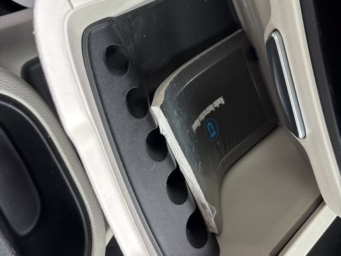 Used 2023 Chrysler Pacifica Touring-L FWD image 35