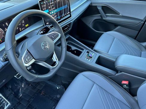 New 2026 Volkswagen Tiguan SE R-Line image 9