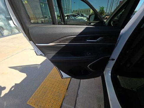 Used 2023 Jeep Grand Cherokee 4WD 4xe image 24