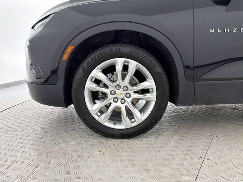 Used 2022 Chevrolet Blazer LT w/ Sound & Technology Package FWD image 11