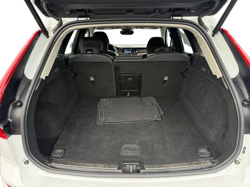 Used 2023 Volvo XC60 B5 Plus image 17