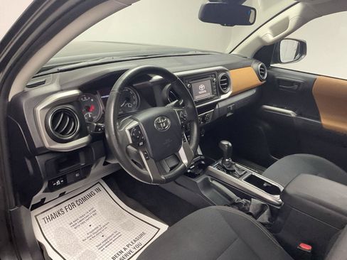 Used 2019 Toyota Tacoma SR5 AWD/4WD image 11