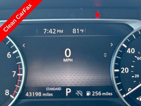 Used 2024 Nissan Pathfinder SV image 3