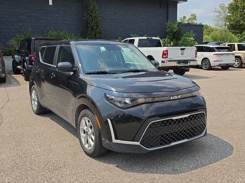 Used 2024 Kia Soul LX w/ Option Group 015 FWD image 9