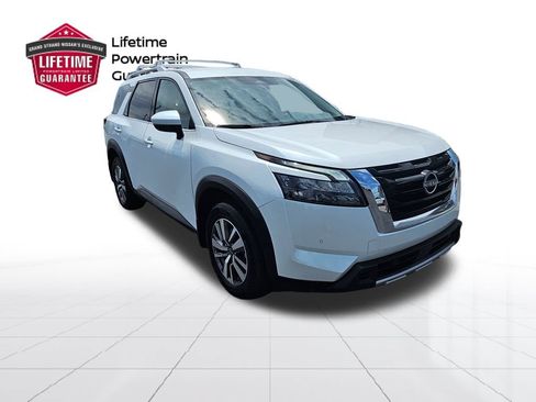 Certified 2025 Nissan Pathfinder SL AWD/4WD image 5