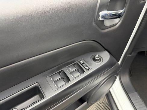 Used 2017 Jeep Patriot Latitude w/ Sun/Sound Group AWD/4WD image 17