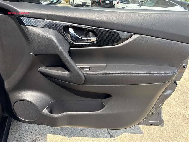 Used 2019 Nissan Rogue SL FWD image 14