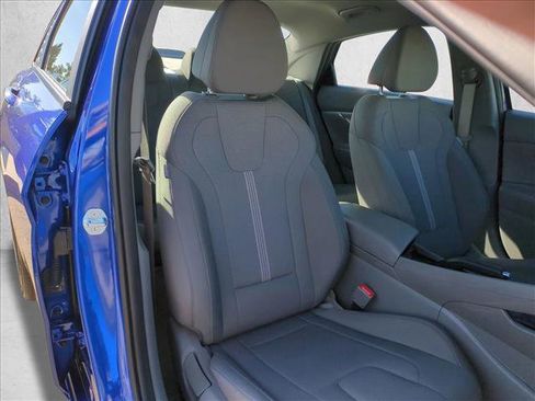 Certified 2025 Hyundai Elantra SE image 19