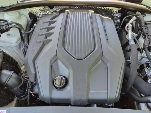 Certified 2026 Porsche Macan AWD/4WD image 35