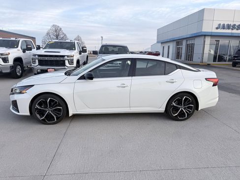 Used 2024 Nissan Altima 2.5 SR image 1