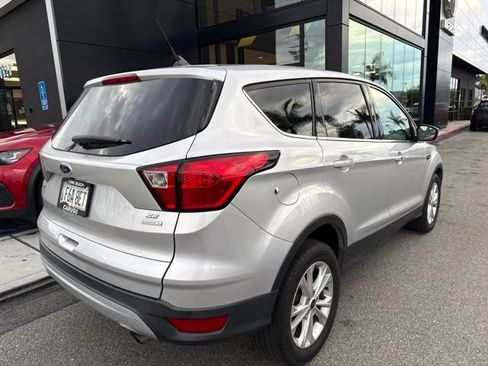 Used 2019 Ford Escape SE FWD image 4