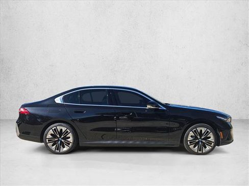 Certified 2025 BMW i5 eDrive40i w/ Premium Package image 4