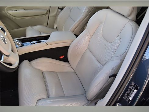 Certified 2023 Volvo XC90 B6 Ultimate w/ Protection Package Premier image 13