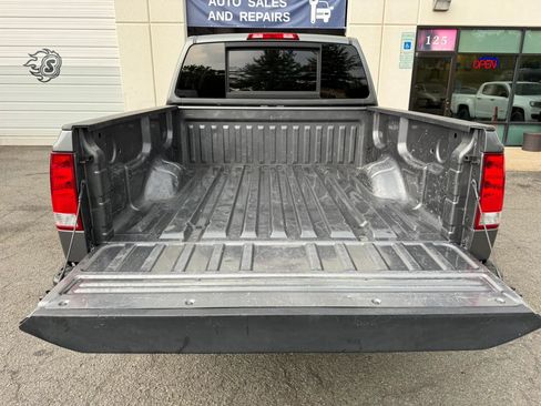 Used 2015 Nissan Titan SV w/ SV Value Truck Package AWD/4WD image 16