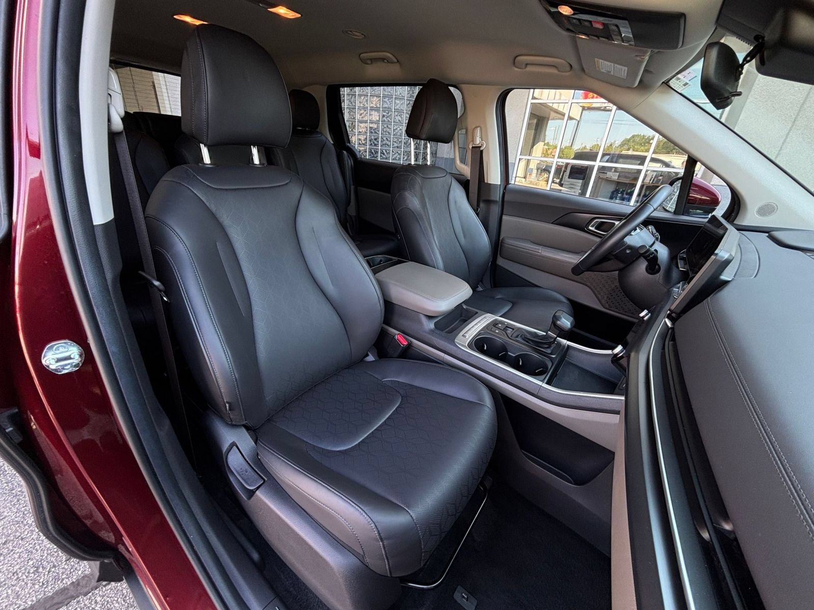 Used 2026 Kia Carnival FWD image 38