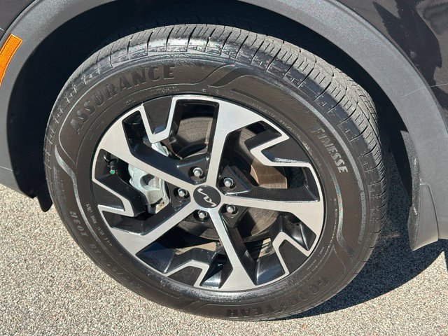 Used 2025 Kia Sportage EX AWD/4WD image 8