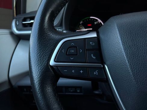 Used 2024 Toyota Sienna XLE FWD image 42
