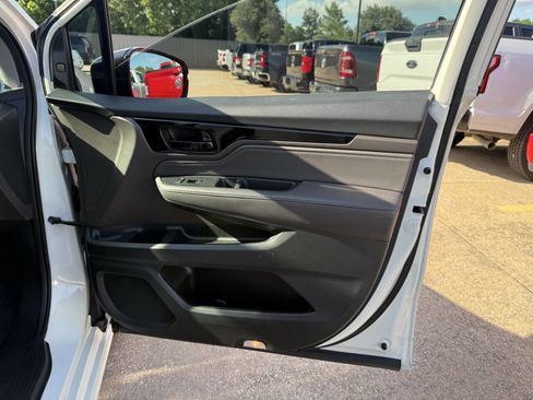 Used 2018 Honda Odyssey Elite image 11