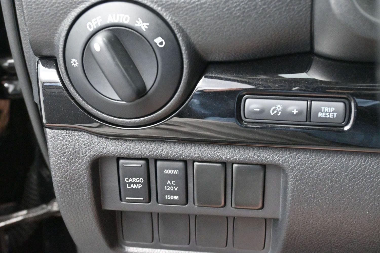 Used 2020 Nissan Titan SV w/ SV Convenience Package AWD/4WD image 19