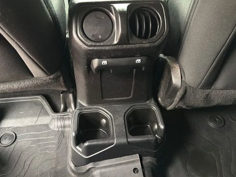 Used 2019 Jeep Wrangler Unlimited Sport S AWD/4WD image 27