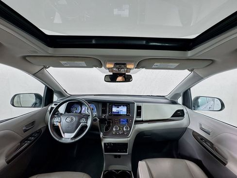 Used 2020 Toyota Sienna XLE Premium image 33