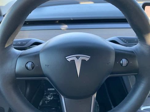 Used 2023 Tesla Model 3 Standard Range image 16