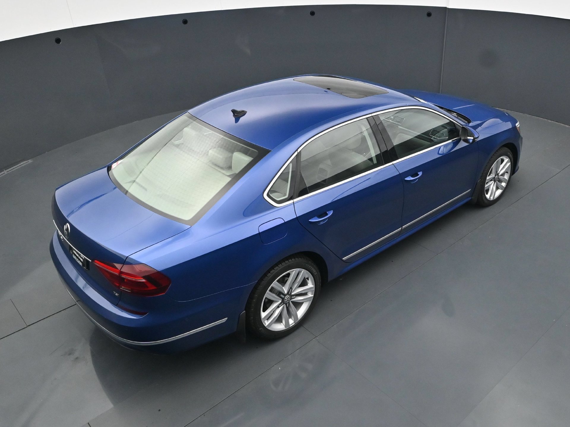 Used 2017 Volkswagen Passat 1.8T SEL Premium FWD image 37