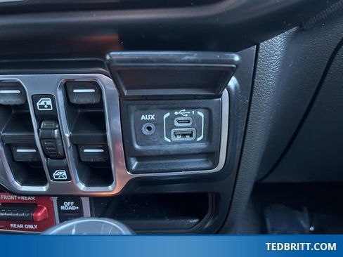 Used 2022 Jeep Wrangler Unlimited Rubicon w/ Cold Weather Group image 34