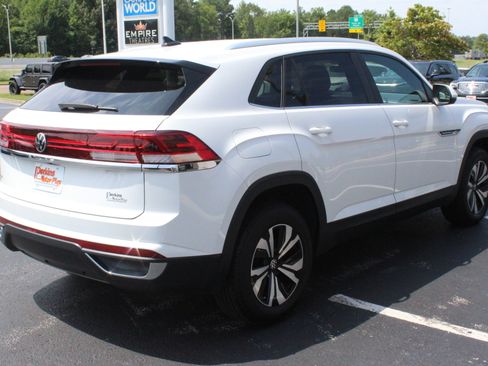 Used 2024 Volkswagen Atlas Cross Sport SE FWD image 6