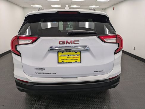 Used 2023 GMC Terrain SLE w/ Driver Convenience Package image 5