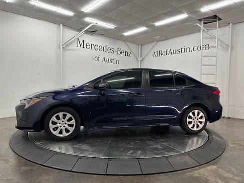 Used 2022 Toyota Corolla LE FWD image 4