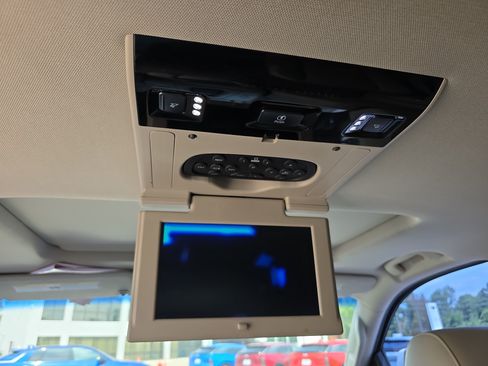 Used 2015 Cadillac Escalade Luxury RWD image 12