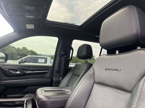 Used 2021 GMC Yukon Denali w/ Denali Premium Package AWD/4WD image 23