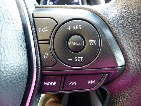 Used 2018 Toyota Camry LE FWD image 42