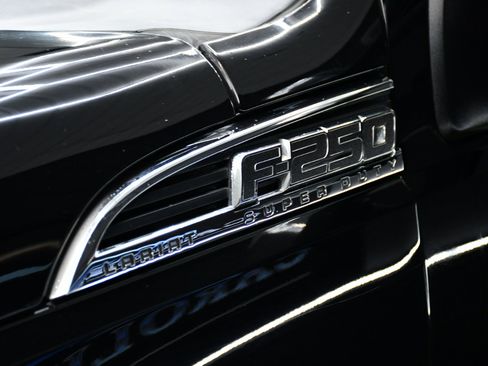 Used 2016 Ford F250 Platinum w/ FX4 Off-Road Package image 12