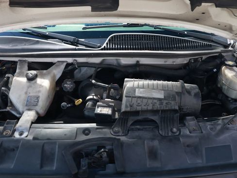 Used 2017 Chevrolet Express 2500 Extended RWD image 39