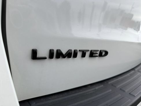 Used 2024 Ford Expedition Limited AWD/4WD image 32