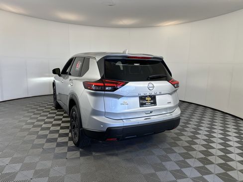 Certified 2025 Nissan Rogue SV image 8