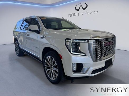 Used 2021 GMC Yukon Denali w/ Denali Premium Package AWD/4WD image 3