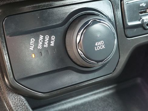 Used 2022 Jeep Renegade Altitude w/ Convenience Group AWD/4WD image 22
