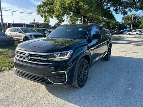 Used 2021 Volkswagen Atlas Cross Sport SE FWD image 2