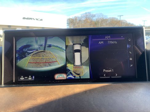 Used 2020 Lexus LX 570 4WD w/ 3rd Row & Luxury Pkg image 25