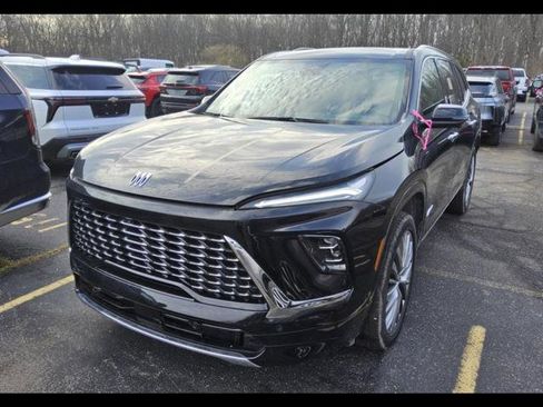 Used 2025 Buick Enclave Avenir image 1