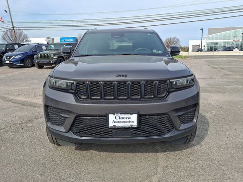 Used 2023 Jeep Grand Cherokee Altitude AWD/4WD image 5