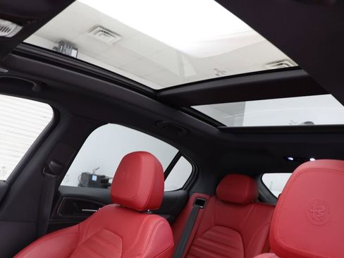 Used 2022 Alfa Romeo Stelvio Veloce image 18