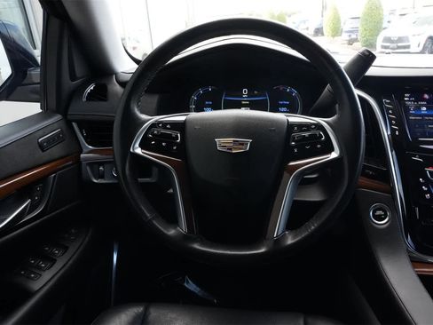 Used 2020 Cadillac Escalade 2WD image 9